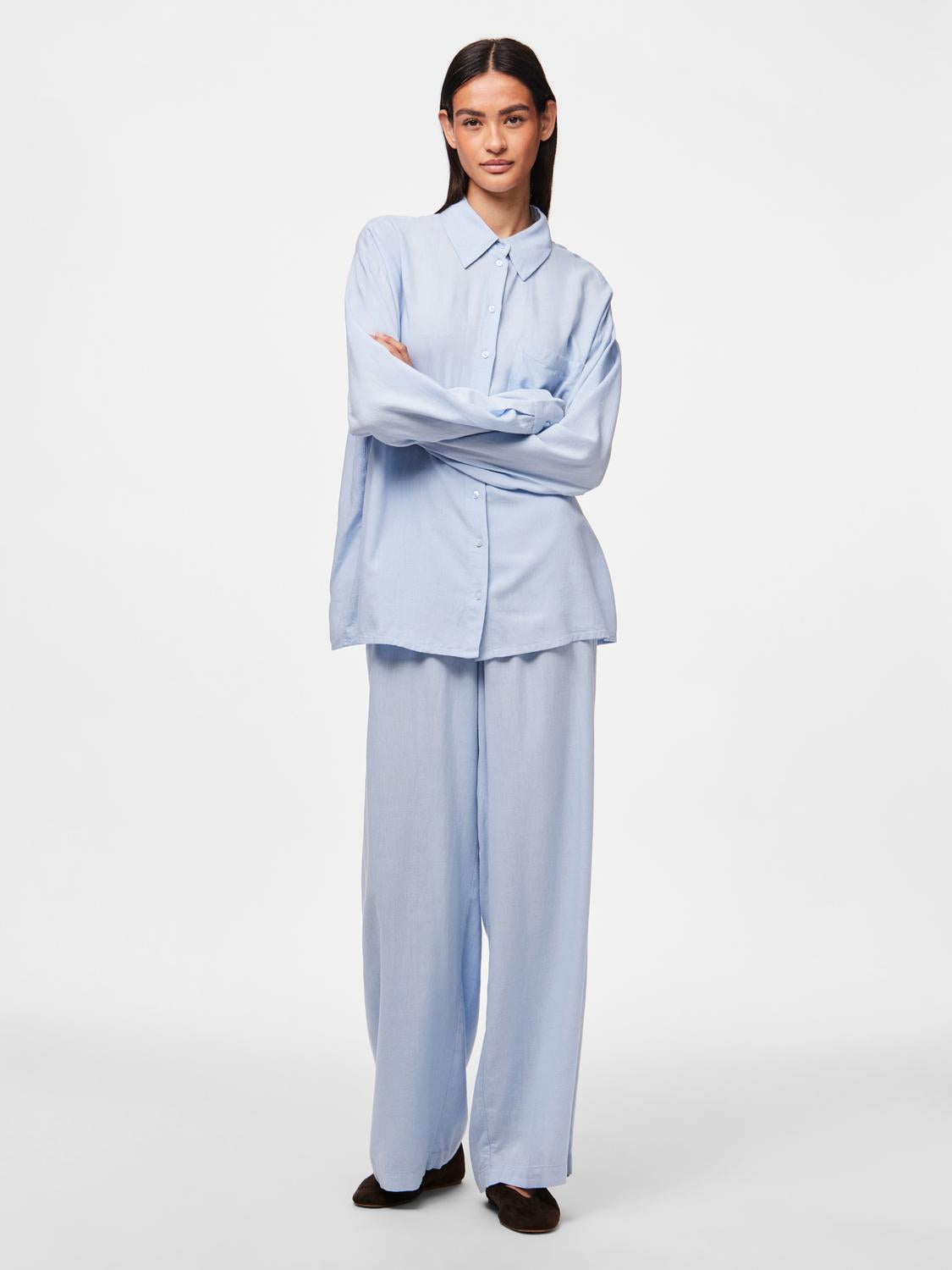 model_shot-front_full